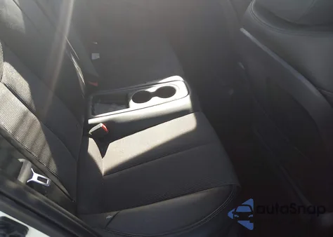 2015 Hyundai Veloster z USA, uszkodzony, nr VIN KMHTC6AD3FU239502